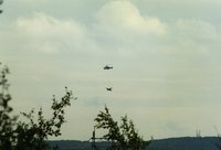 Скан484.jpg (88.4 КБ) 21642 просмотра «Киттихаук» на внешней подвеске <br />под вертолетом Ка-32С.<br />Фото Н.Жолнина, 1997 г.
