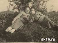 А.Лескина и Тоня Попова. Ваенга 1942 год.